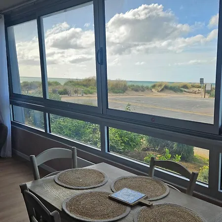 Les Sables, Cozy With Stunning Sea Views Appartamento *