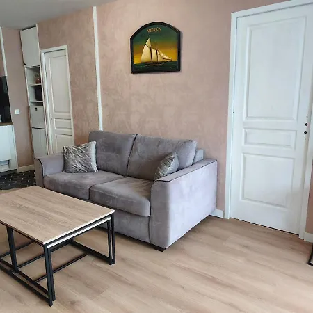 Les Sables, Cozy With Stunning Sea Views *