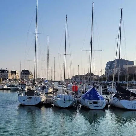 Les Sables, Cozy With Stunning Sea Views Appartamento *